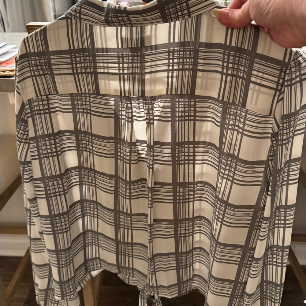 The Limited Women’s XL Plaid Long Sleeved Top! Cute!! - Picture 3 of 5